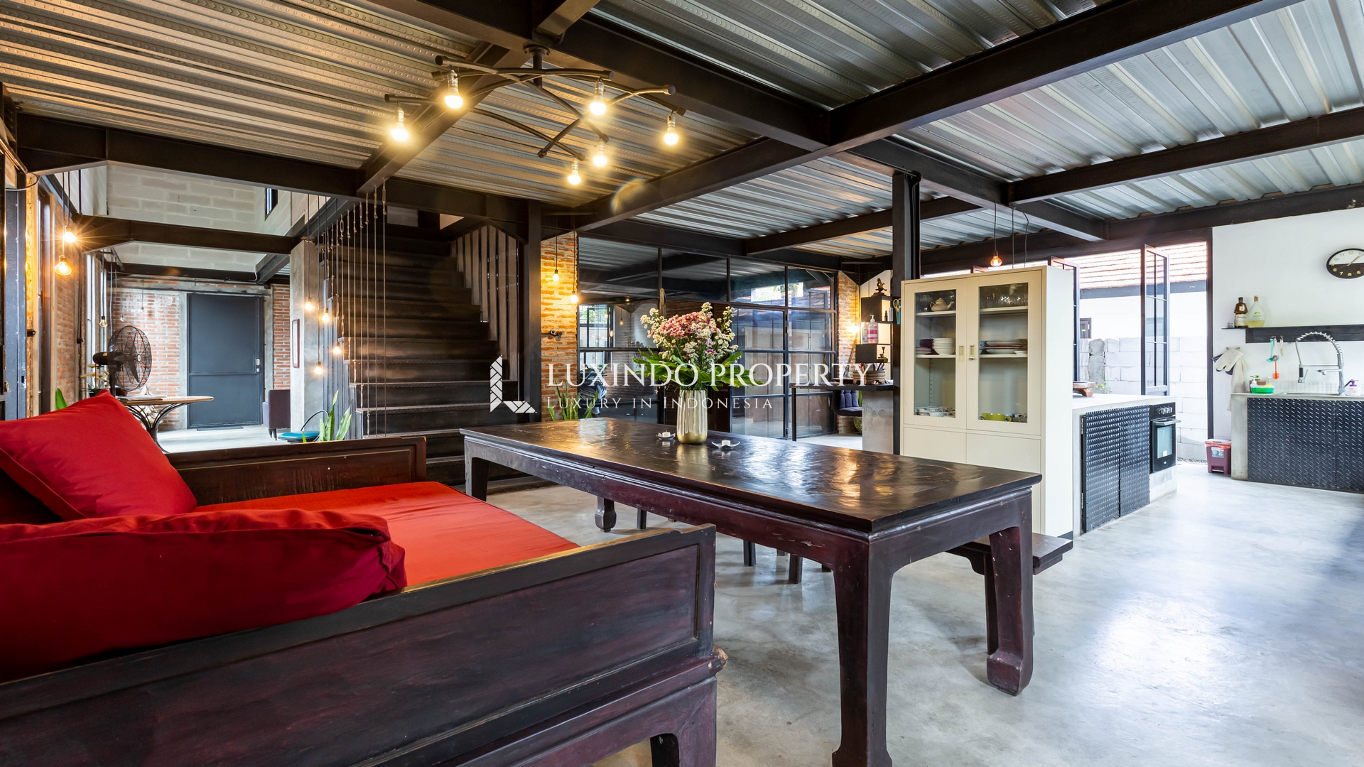 KEROBOKAN – MODERN LOFT-STYLE VILLA FOR RENT (RV429)